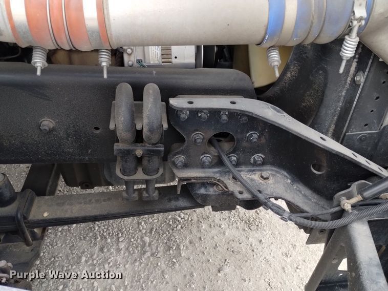 image for item DQ6053 2016 Freightliner Cascadia semi truck