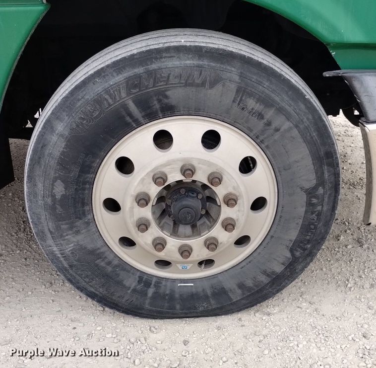 image for item DQ6053 2016 Freightliner Cascadia semi truck