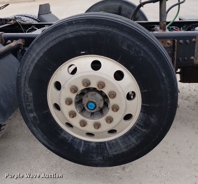 image for item DQ6053 2016 Freightliner Cascadia semi truck