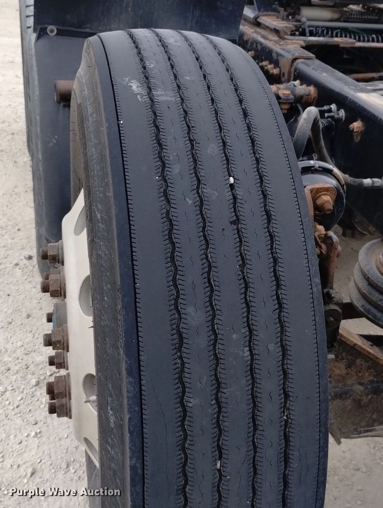 image for item DQ6053 2016 Freightliner Cascadia semi truck