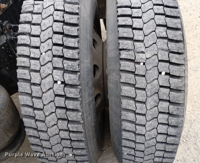 image for item DQ6053 2016 Freightliner Cascadia semi truck