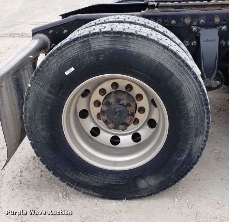 image for item DQ6053 2016 Freightliner Cascadia semi truck