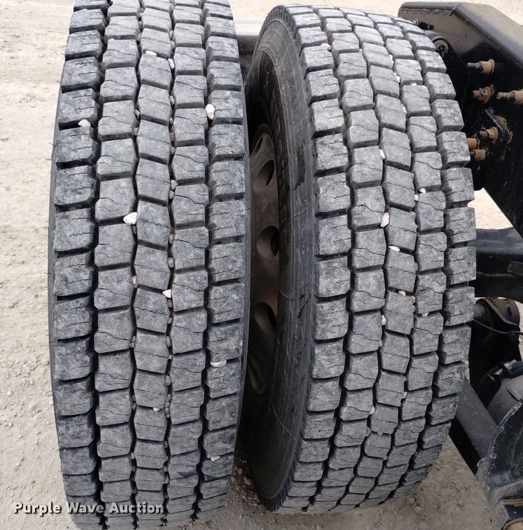 image for item DQ6053 2016 Freightliner Cascadia semi truck