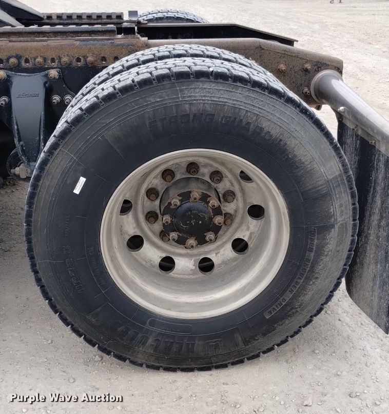 image for item DQ6053 2016 Freightliner Cascadia semi truck