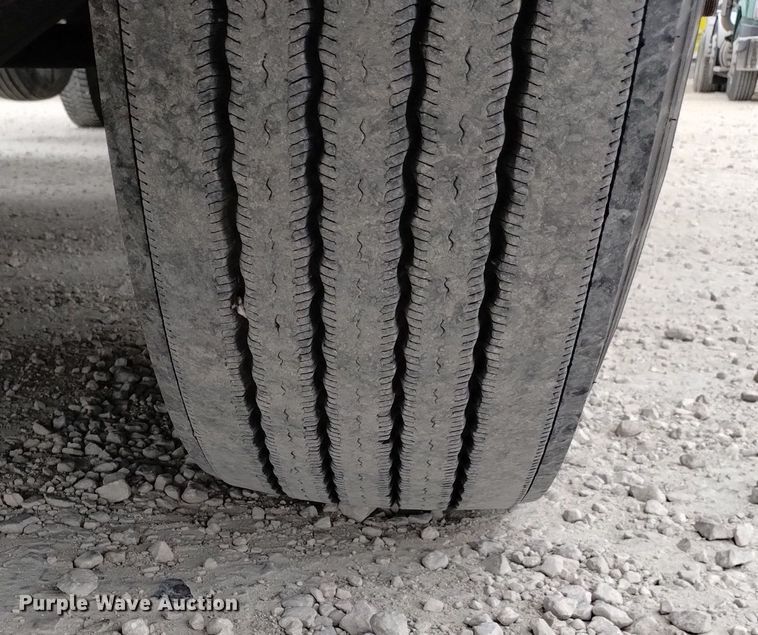 image for item DQ6053 2016 Freightliner Cascadia semi truck