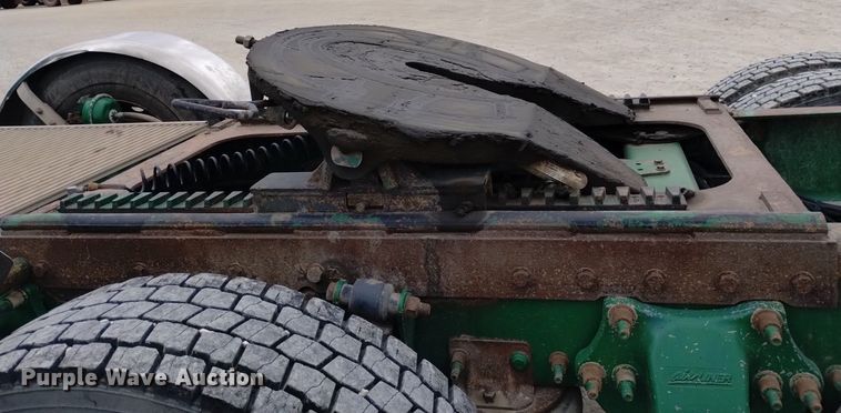 image for item DQ6054 2014 Freightliner Cascadia semi truck