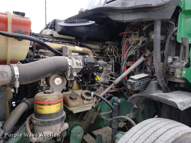 image for item DQ6054 2014 Freightliner Cascadia semi truck