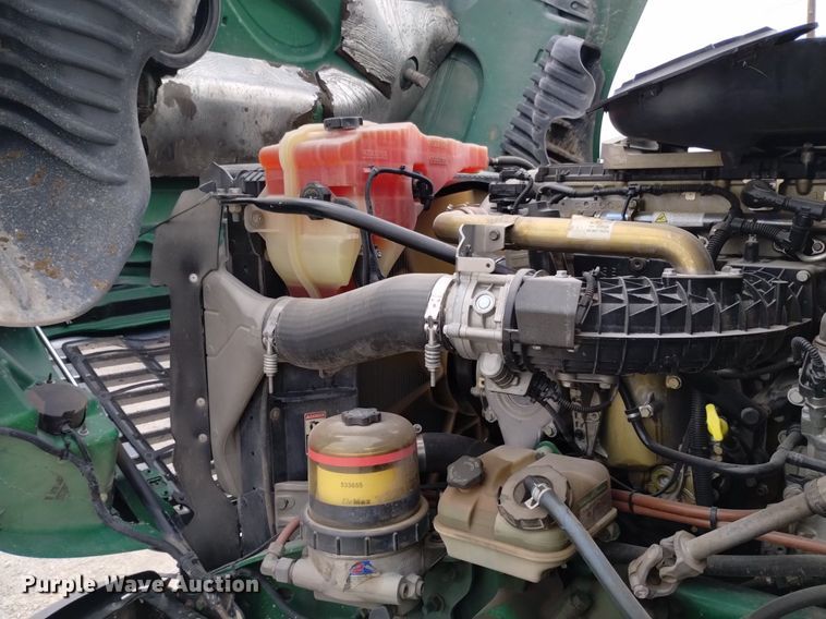 image for item DQ6054 2014 Freightliner Cascadia semi truck