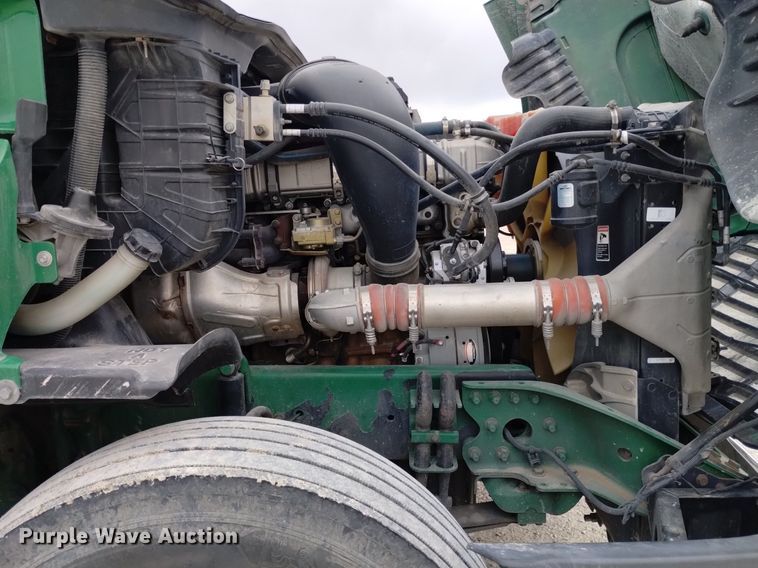 image for item DQ6054 2014 Freightliner Cascadia semi truck