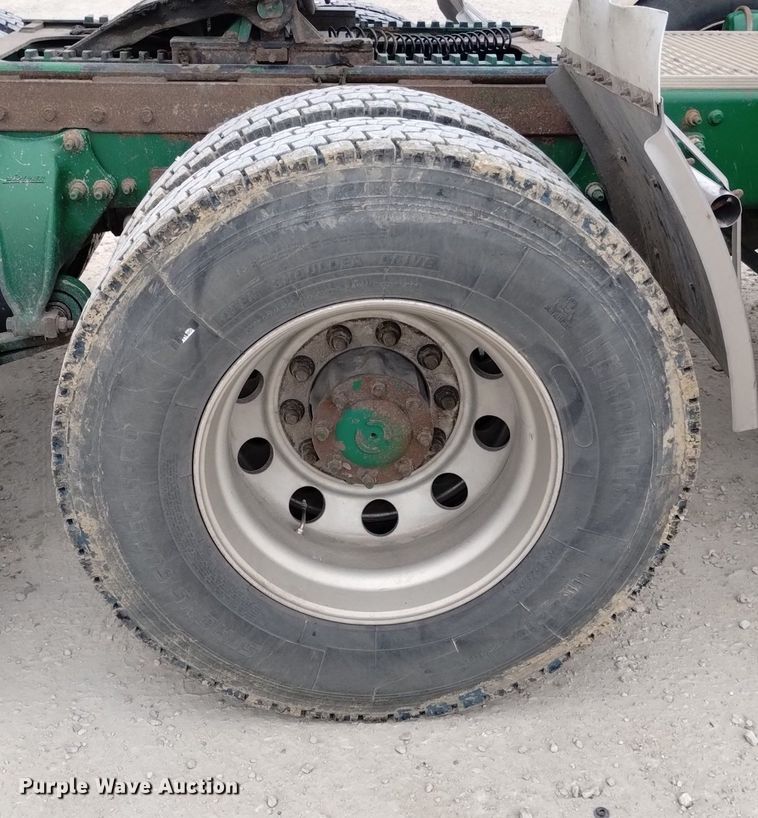 image for item DQ6054 2014 Freightliner Cascadia semi truck