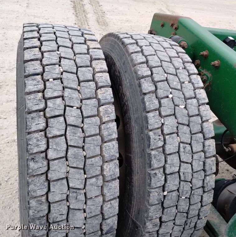 image for item DQ6054 2014 Freightliner Cascadia semi truck