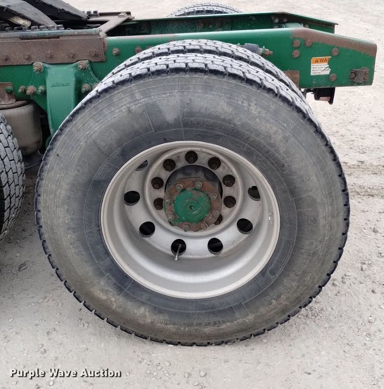 image for item DQ6054 2014 Freightliner Cascadia semi truck