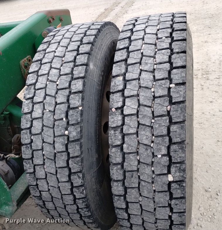 image for item DQ6054 2014 Freightliner Cascadia semi truck