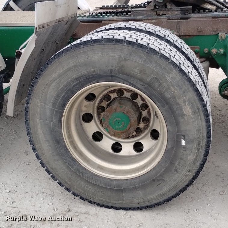 image for item DQ6054 2014 Freightliner Cascadia semi truck