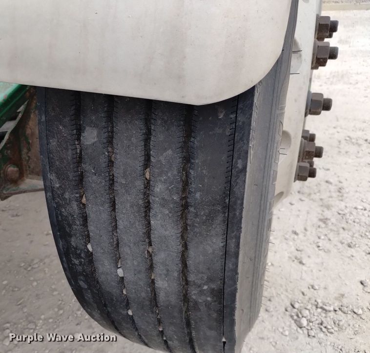 image for item DQ6054 2014 Freightliner Cascadia semi truck