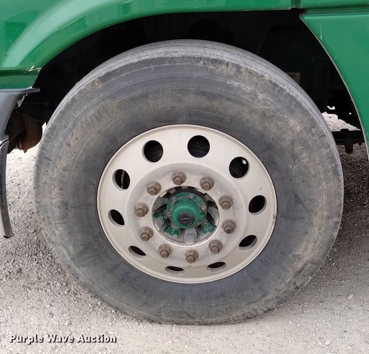 image for item DQ6054 2014 Freightliner Cascadia semi truck