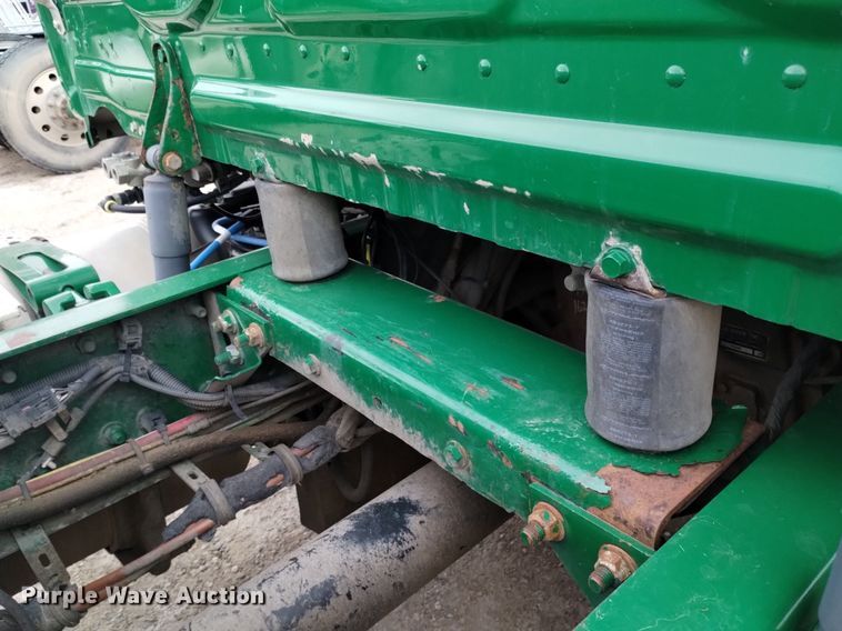 image for item DQ6055 2014 Freightliner Cascadia semi truck