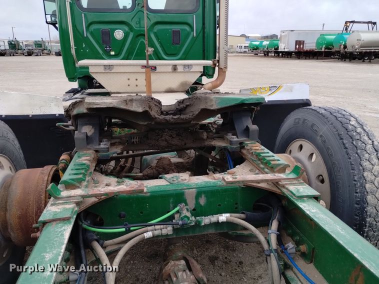 image for item DQ6055 2014 Freightliner Cascadia semi truck