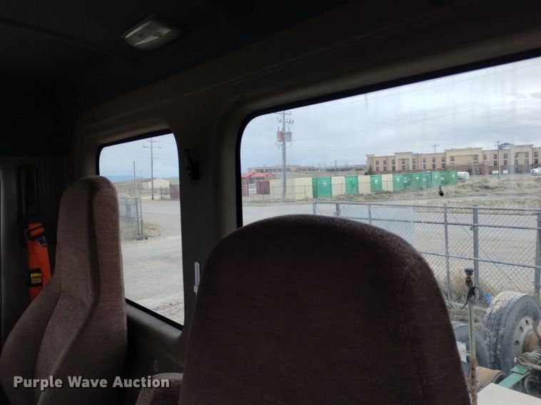 image for item DQ6055 2014 Freightliner Cascadia semi truck