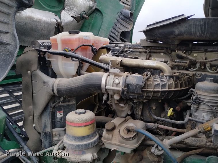 image for item DQ6055 2014 Freightliner Cascadia semi truck