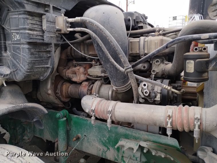 image for item DQ6055 2014 Freightliner Cascadia semi truck