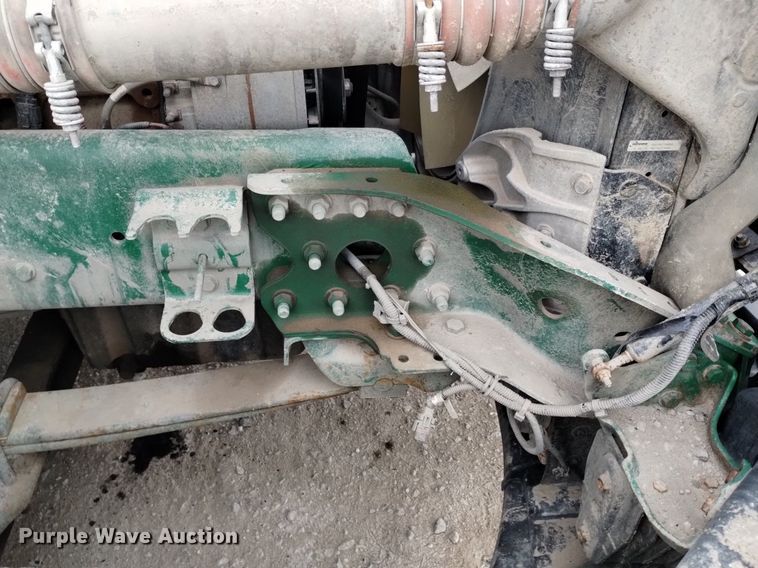 image for item DQ6055 2014 Freightliner Cascadia semi truck