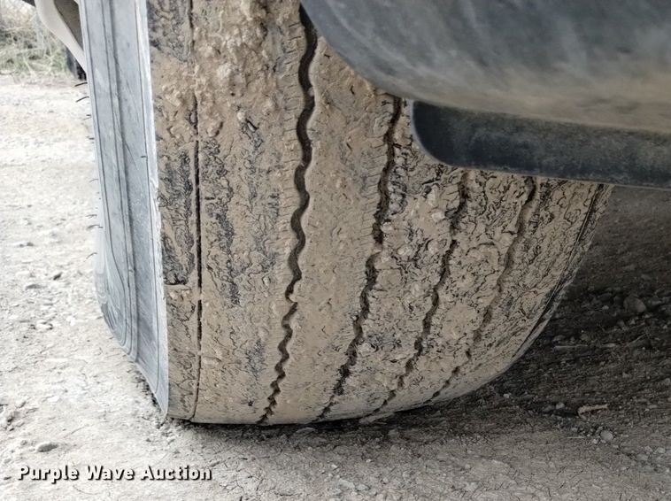 image for item DQ6055 2014 Freightliner Cascadia semi truck