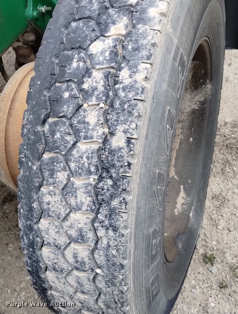 image for item DQ6055 2014 Freightliner Cascadia semi truck