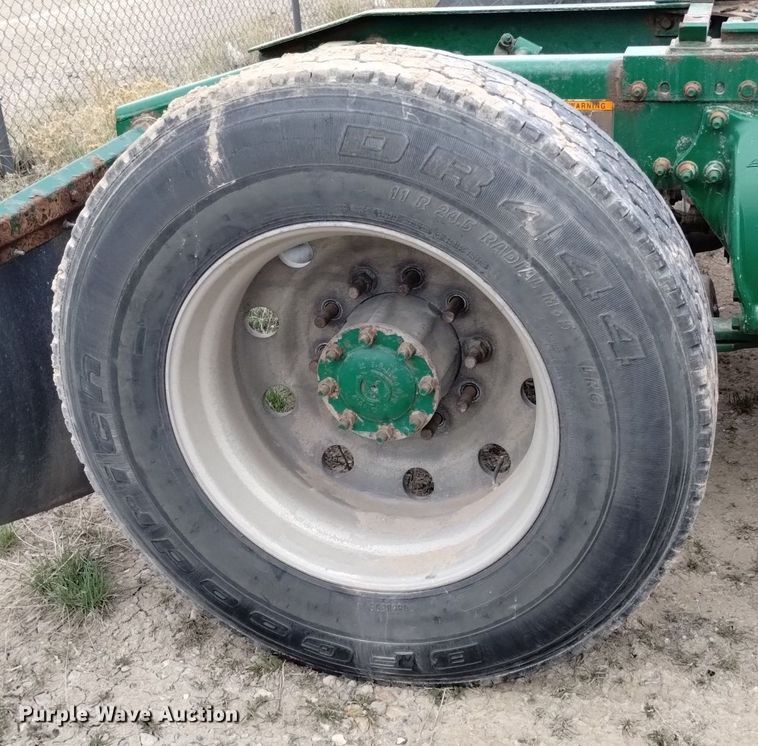 image for item DQ6055 2014 Freightliner Cascadia semi truck