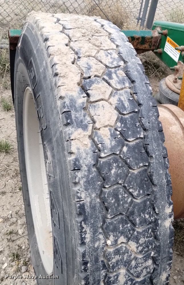 image for item DQ6055 2014 Freightliner Cascadia semi truck