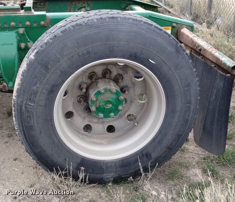 image for item DQ6055 2014 Freightliner Cascadia semi truck