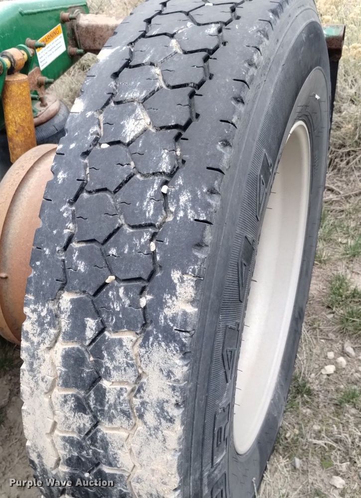 image for item DQ6055 2014 Freightliner Cascadia semi truck