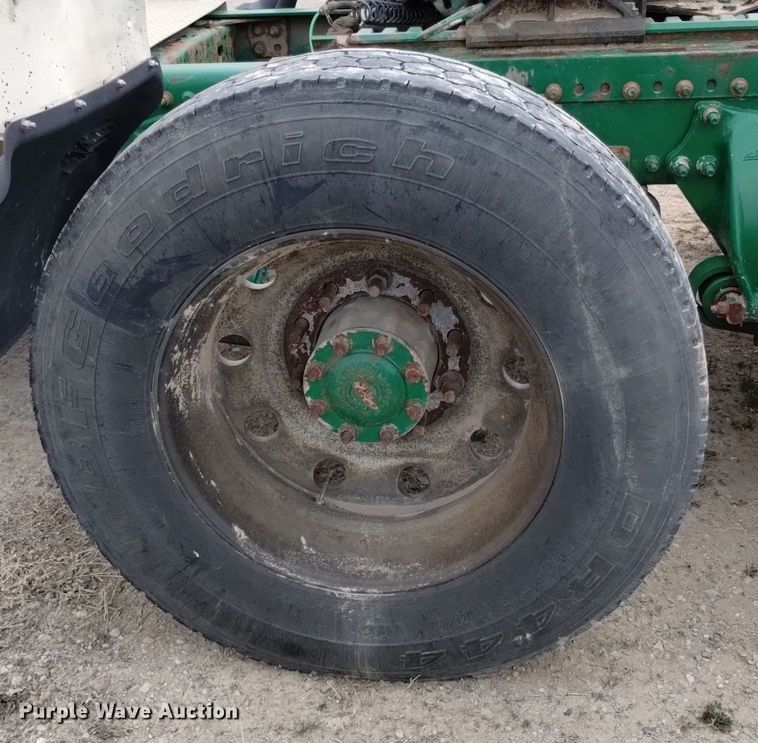 image for item DQ6055 2014 Freightliner Cascadia semi truck