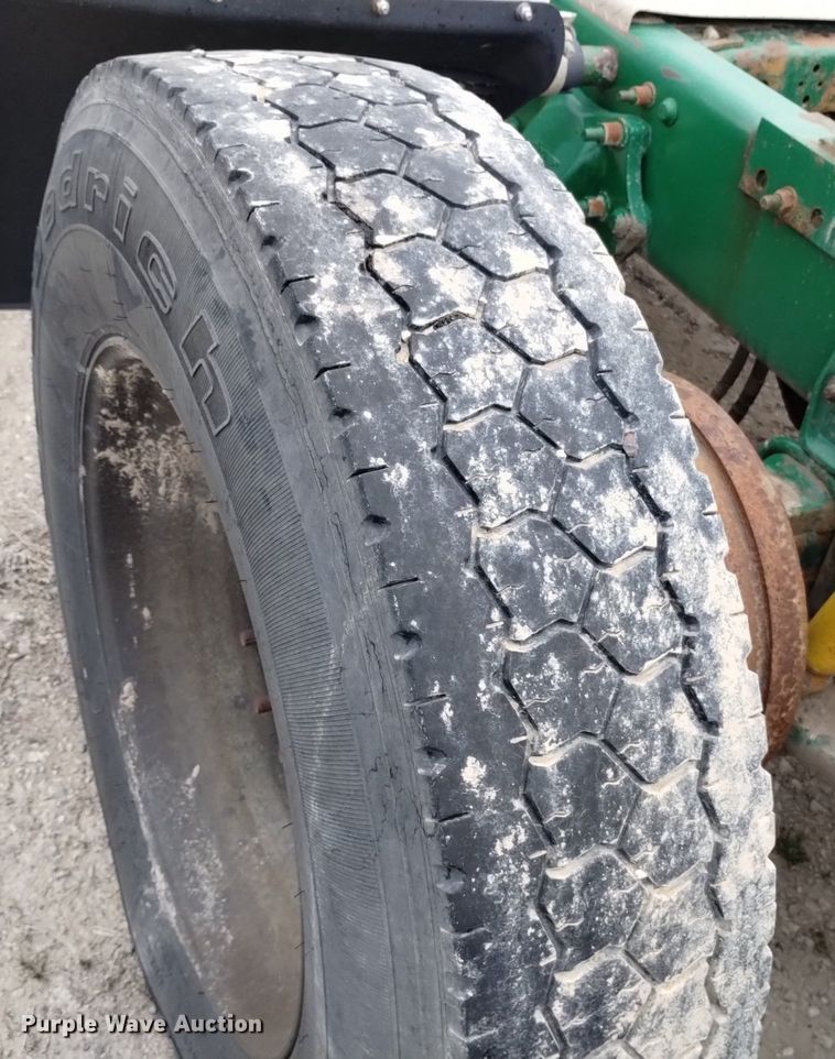 image for item DQ6055 2014 Freightliner Cascadia semi truck