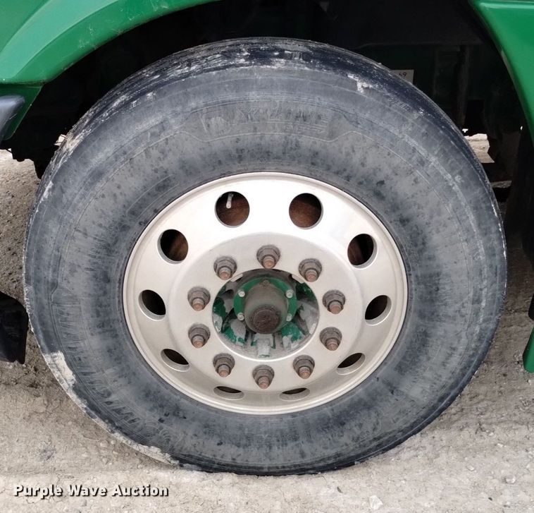 image for item DQ6055 2014 Freightliner Cascadia semi truck