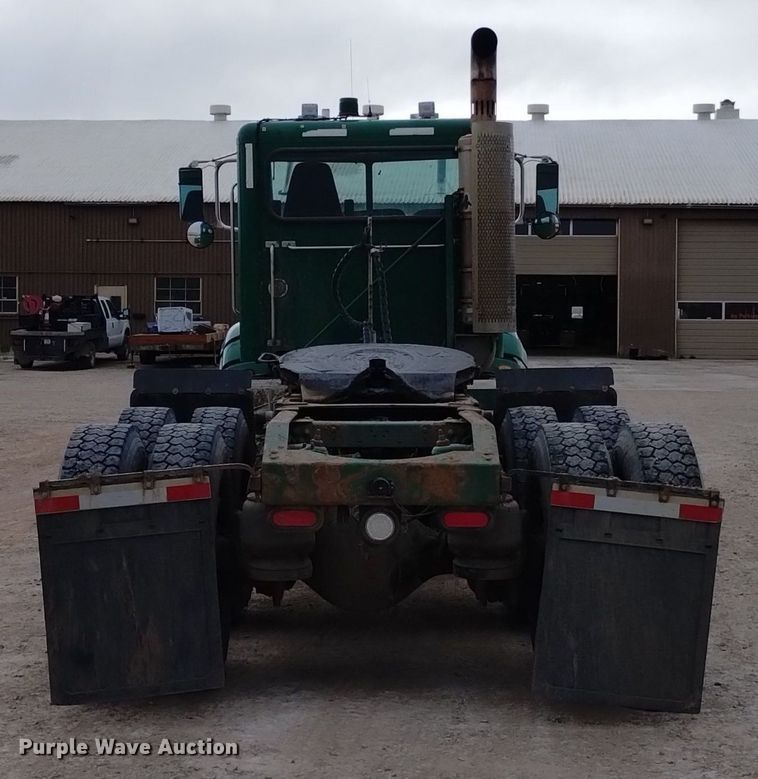 image for item DQ6056 2009 Peterbilt 386 semi truck