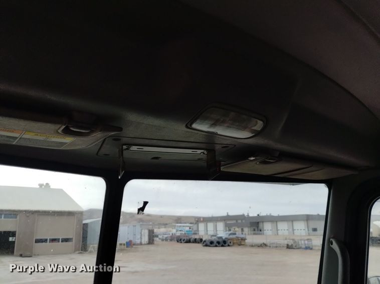 image for item DQ6056 2009 Peterbilt 386 semi truck