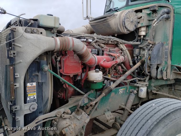 image for item DQ6056 2009 Peterbilt 386 semi truck