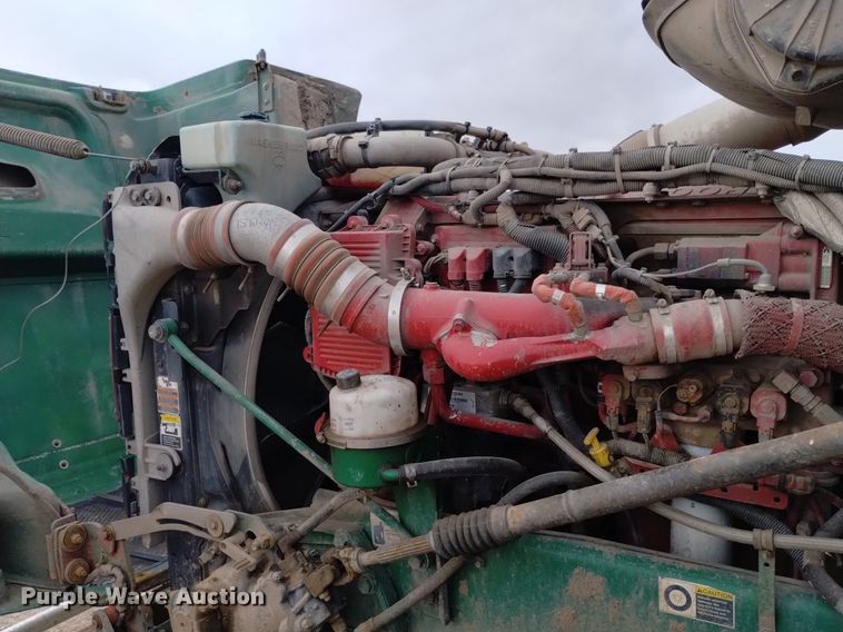 image for item DQ6056 2009 Peterbilt 386 semi truck