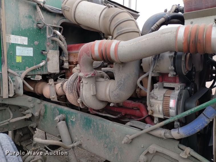 image for item DQ6056 2009 Peterbilt 386 semi truck