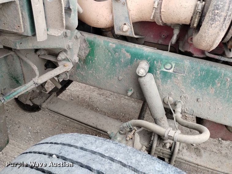 image for item DQ6056 2009 Peterbilt 386 semi truck