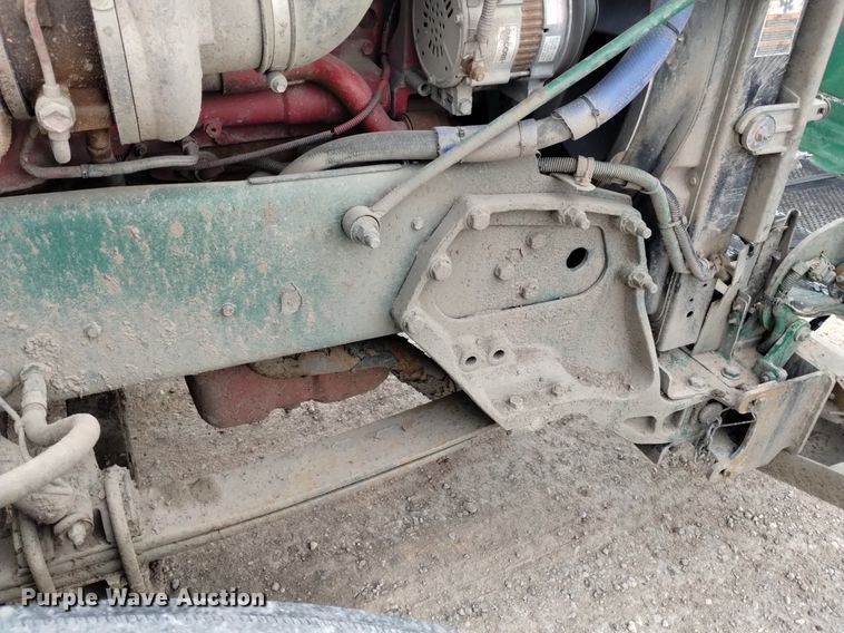 image for item DQ6056 2009 Peterbilt 386 semi truck