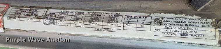 image for item DQ6056 2009 Peterbilt 386 semi truck