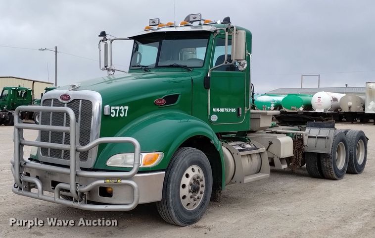 image for item DQ6057 2009 Peterbilt  386 semi truck