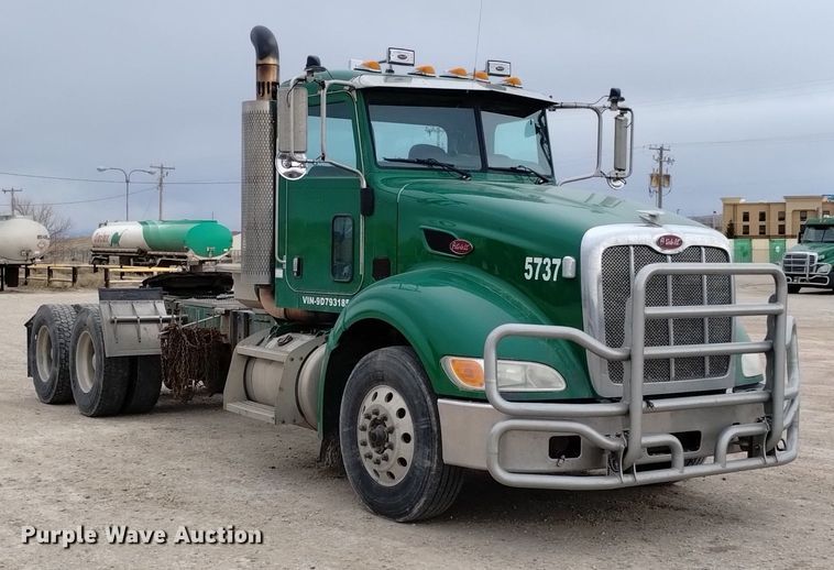 image for item DQ6057 2009 Peterbilt  386 semi truck