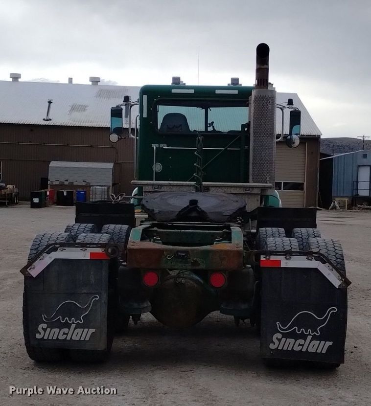 image for item DQ6057 2009 Peterbilt  386 semi truck