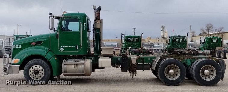 image for item DQ6057 2009 Peterbilt  386 semi truck