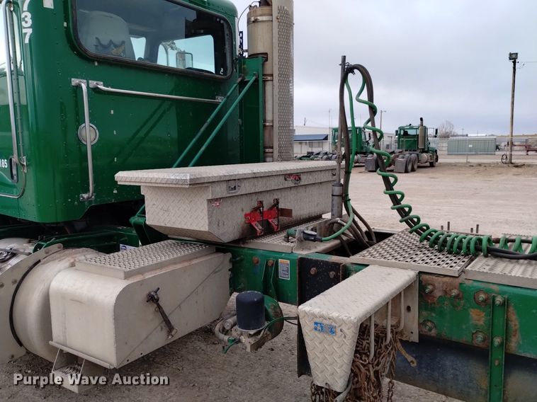 image for item DQ6057 2009 Peterbilt  386 semi truck