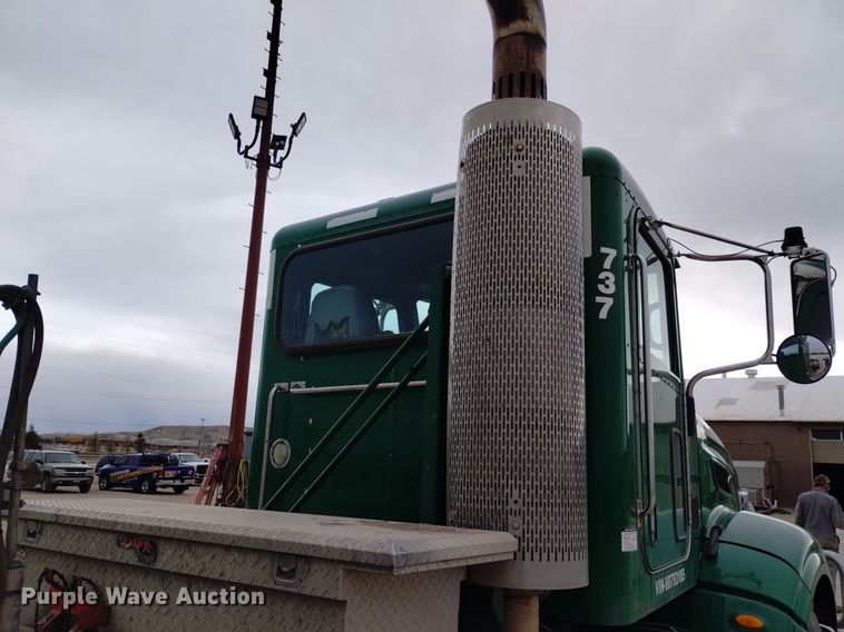 image for item DQ6057 2009 Peterbilt  386 semi truck