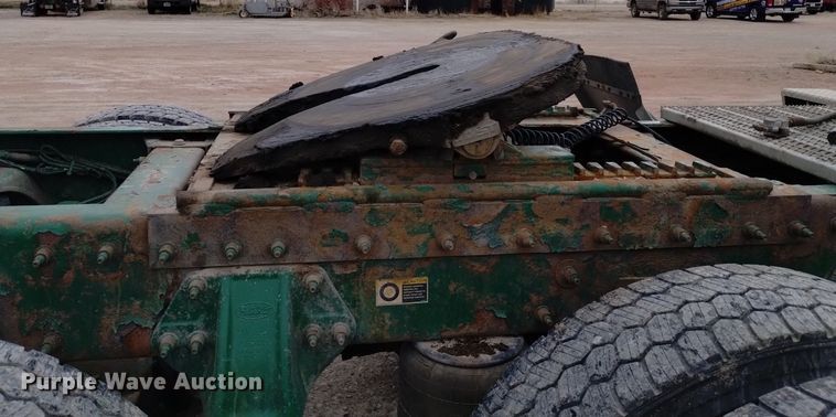 image for item DQ6057 2009 Peterbilt  386 semi truck